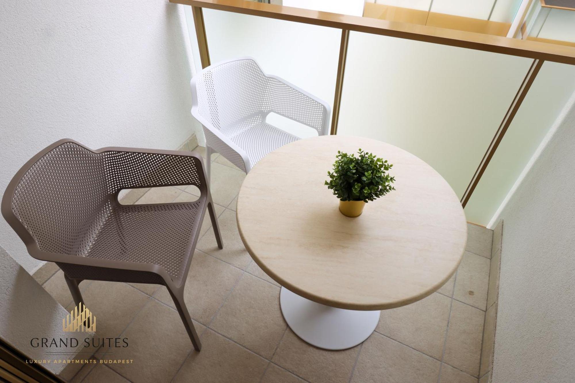 Grand Suites Central บูดาเปสต์ ภายนอก รูปภาพ
